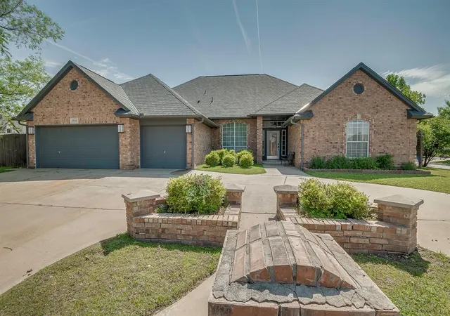 Photo 2 of Sale Pending at 12512 Lorien Way, Oklahoma City, OK 73170 | MLS# 1155384 | Listing updated on 2025-12-11