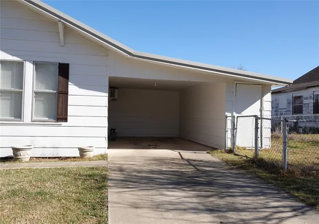 Homes for sale in Ardmore, OK | 113 Ne 10th Ave, Ardmore, OK 73401 | MLS# 1155893
