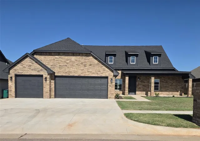 Single family home for sale at 11617 NW 102nd Street, Yukon, OK 73099 | MLS# 1156611