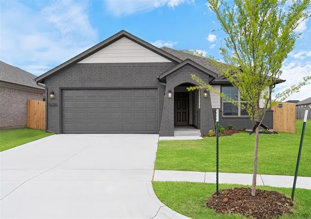 3rd image of 16016 Switchgrass Pl, Moore, OK 73170 | MLS# 1157329