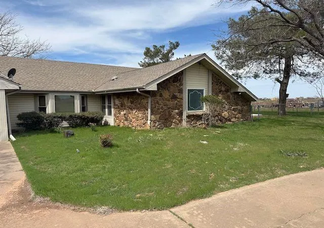 3rd image of 412 Sw Landmark Cir, Geronimo, OK 73543 | MLS# 1157339