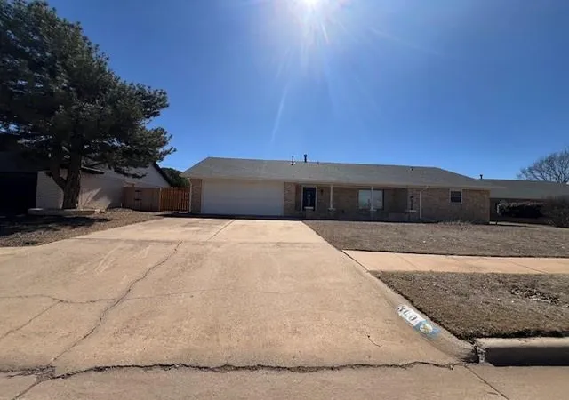 Photo 2 of Single family home for sale at 300 Sequoyah St, Altus, OK 73521 | MLS# 1158058 | Listing updated on 2025-04-18