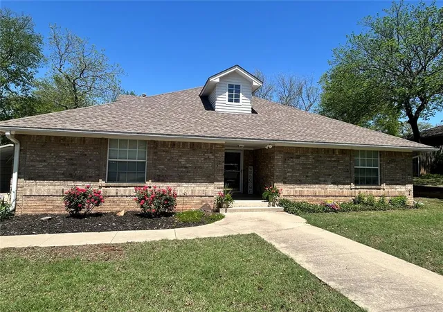 Photo 1 of Single family home for sale at 307 Bowling Dr, Pauls Valley, OK 73075 | MLS# 1158984 | Listing updated on 2025-09-12