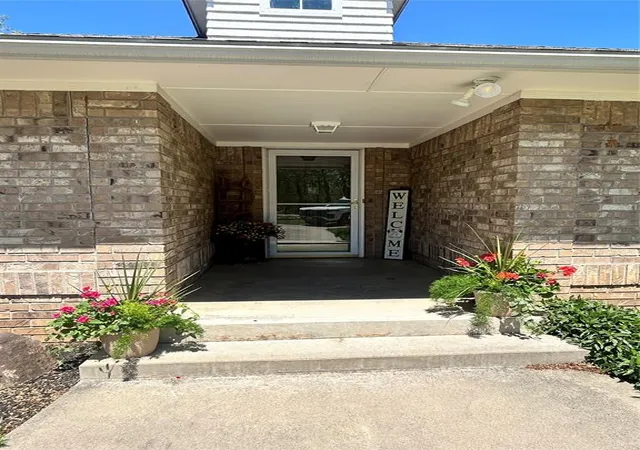Photo 2 of Single family home for sale at 307 Bowling Dr, Pauls Valley, OK 73075 | MLS# 1158984 | Listing updated on 2025-09-12