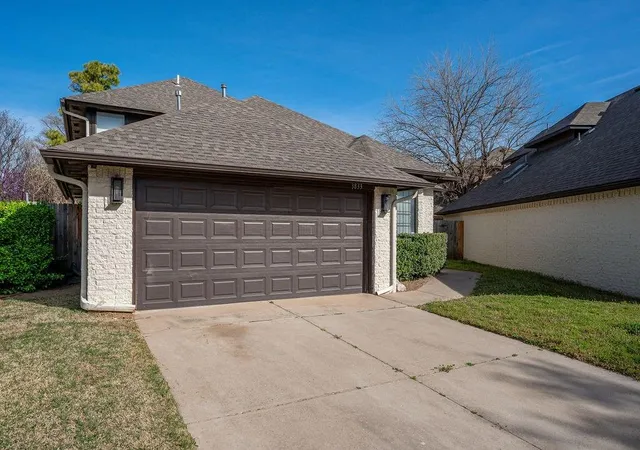 3rd image of 3833 Ives Way, Norman, OK 73072 | MLS# 1160159