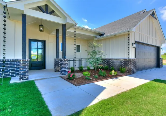 1st image of 900 Meadow Park Rd #29, Guthrie, OK 73044 | MLS# 1160500