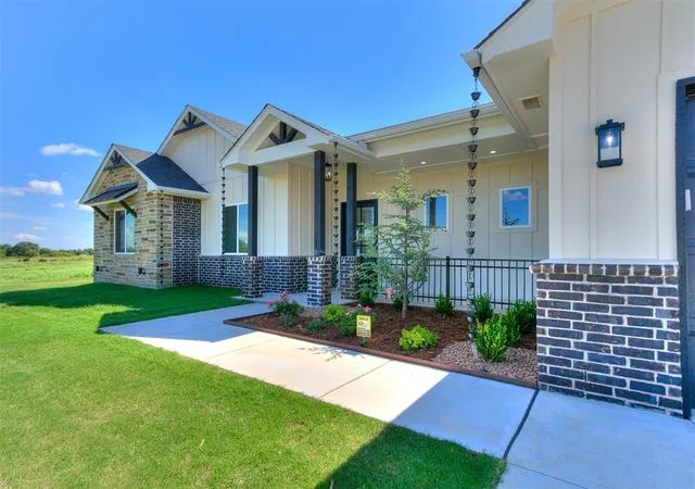 3rd image of 900 Meadow Park Rd #29, Guthrie, OK 73044 | MLS# 1160500
