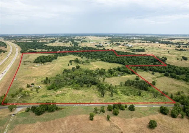 3rd image of 35203 E County Road 1610, Pauls Valley, OK 73075 | MLS# 1160901