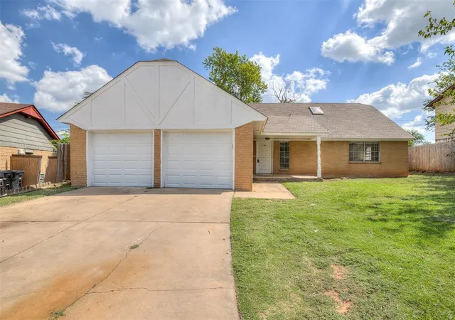 1st image of 124 S Morgan Dr, Moore, OK 73160 | MLS# 1161431