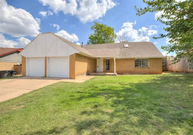 2nd image of 124 S Morgan Dr, Moore, OK 73160 | MLS# 1161431