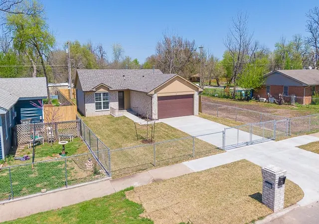 Photo 2 of Single family home for sale at 129 Se 23rd St, Oklahoma City, OK 73129 | MLS# 1161644 | Listing updated on 2025-09-30
