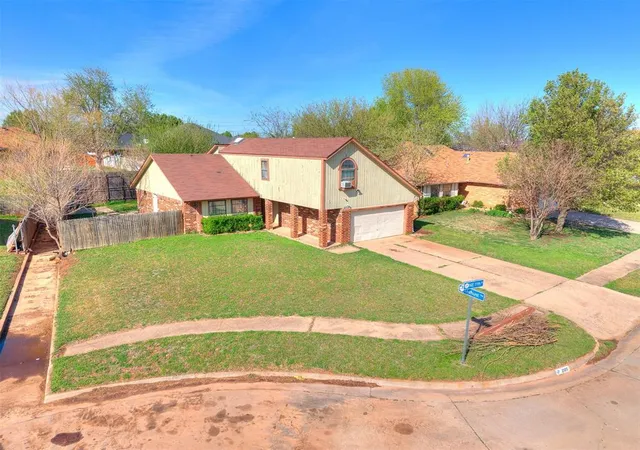 1st image of 2105 Ne 11th St, Moore, OK 73160 | MLS# 1161845
