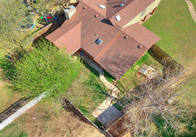 3rd image of 2105 Ne 11Th St, Moore, OK 73160 | MLS# 1161845