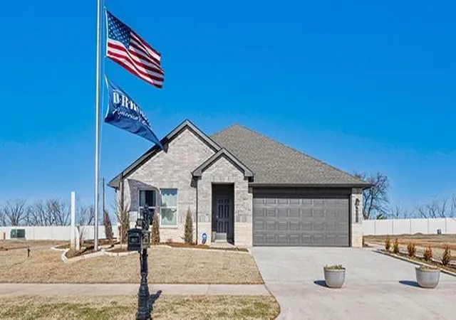 1st image of 10212 Nw 28th St, Yukon, OK 73099 | MLS# 1162694