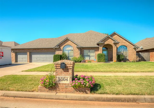 1st image of 1004 Majestic Ave, Yukon, OK 73099 | MLS# 1163377