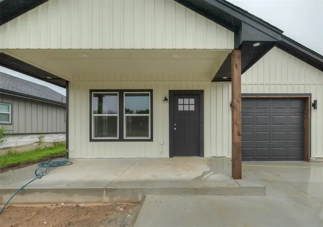 Photo 2 of Single family home for sale at 528 Nw 112th Street, Oklahoma City, OK 73114 | MLS# 1163731 | Listing updated on 2025-09-17
