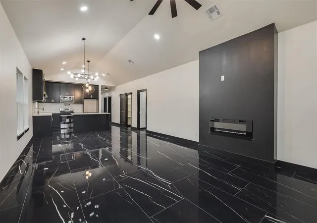 Photo 5 of Single family home for sale at 528 NW 112th Street, Oklahoma City, OK 73114 | MLS# 1163731 | Listing updated on 2025-09-17