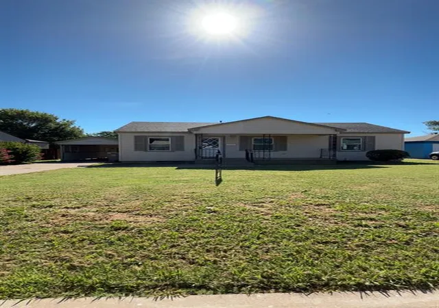 3rd image of 17 Nw 28Th St, Lawton, OK 73505 | MLS# 1163892