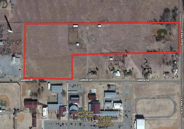 14th image of E Cannon Dr, Sayre, OK 73662 | MLS# 1164879