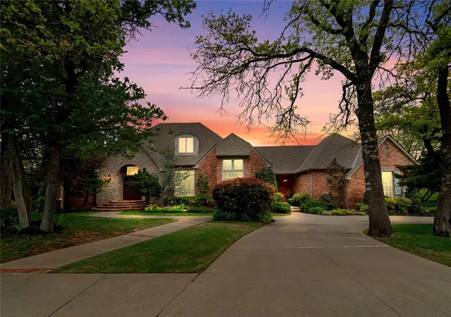 2nd image of 3920 Creek Bank Dr, Edmond, OK 73003 | MLS# 1165129