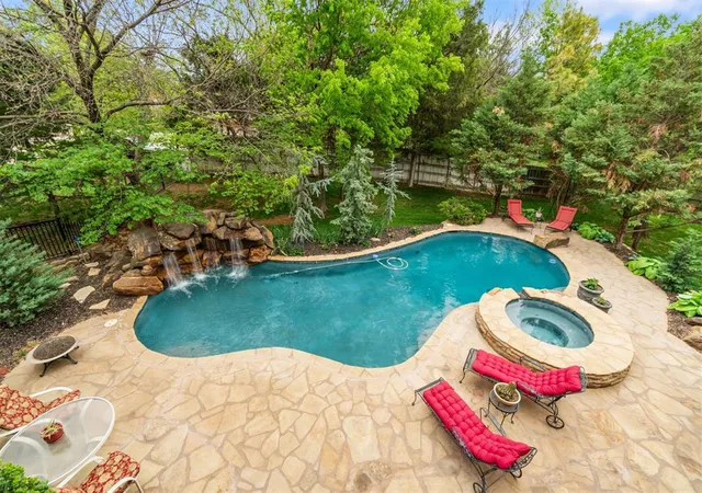 5th image of 3920 Creek Bank Dr, Edmond, OK 73003 | MLS# 1165129