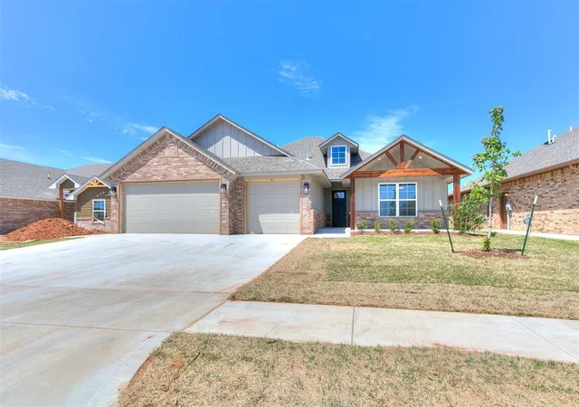 Single family home for sale at 2817 Dunham Dr, Norman, OK 73071 | MLS# 1165163