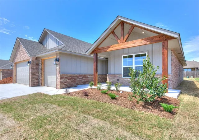 Photo 1 of Single family home for sale at 2817 Dunham Dr, Norman, OK 73071 | MLS# 1165163 | Listing updated on 2025-12-11