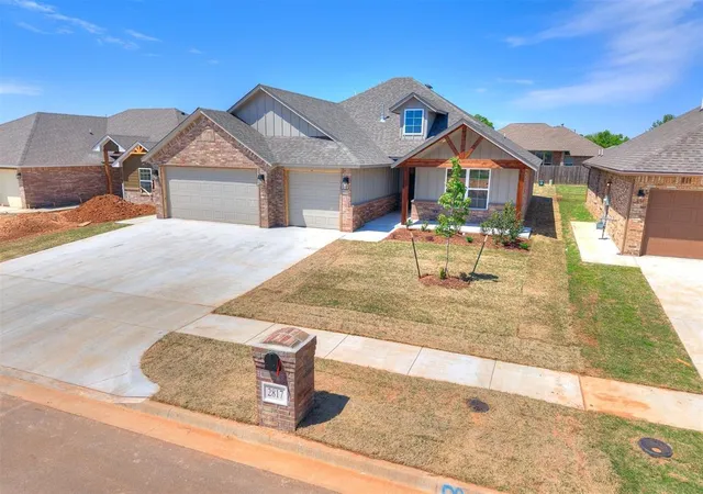 Photo 3 of Single family home for sale at 2817 Dunham Dr, Norman, OK 73071 | MLS# 1165163 | Listing updated on 2025-12-11
