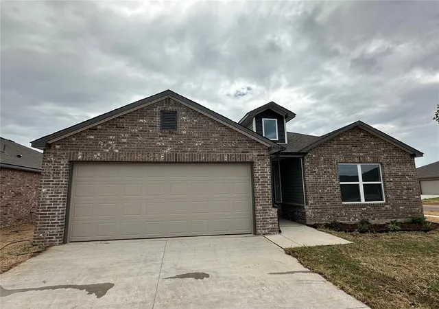 Photo 2 of Sale Pending at 4024 Becky Ln, Mustang, OK 73064 | MLS# 1165419 | Listing updated on 2025-08-20