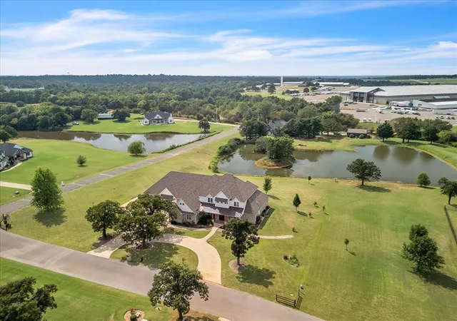 Photo 2 of Single family home for sale at 9757 Bear Creek Rd, Guthrie, OK 73044 | MLS# 1165677 | Listing updated on 2026-01-08