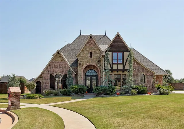 Photo 1 of Single family home for sale at 1504 Redwood Cir, Moore, OK 73160 | MLS# 1165858 | Listing updated on 2025-09-15