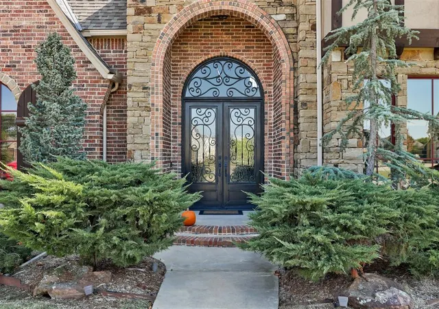 Photo 2 of Single family home for sale at 1504 Redwood Cir, Moore, OK 73160 | MLS# 1165858 | Listing updated on 2025-09-15