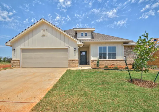 2nd image of 11909 Nw 120th St, Yukon, OK 73099 | MLS# 1167258