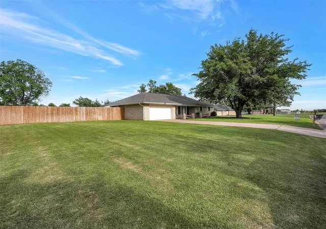 Photo 2 of Single family home for sale at 20428 E County Road 1567, Altus, OK 73521 | MLS# 1167346 | Listing updated on 2025-10-02