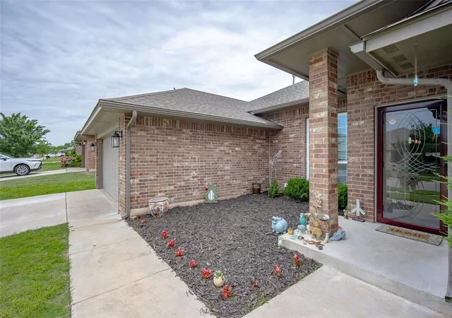 29th image of 1208 Hickory Creek Dr, Yukon, OK 73099 | MLS# 1167424