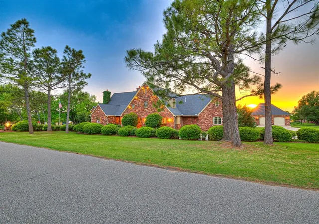3rd image of 3812 Ridgeline Dr, Norman, OK 73072 | MLS# 1167427