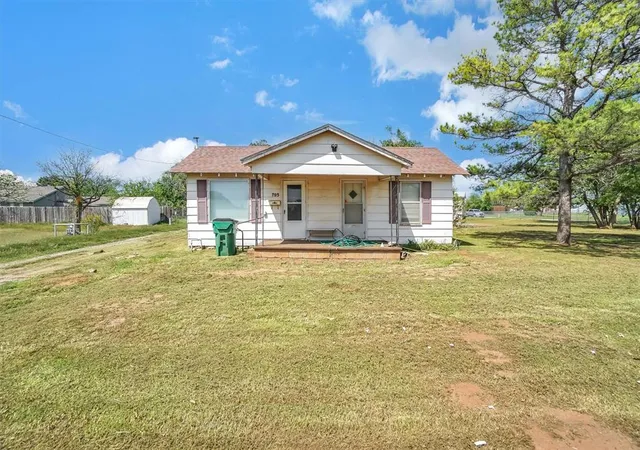 Photo 1 of Single family home for sale at 705 E Cleveland St, Mangum, OK 73554 | MLS# 1167663 | Listing updated on 2025-08-29
