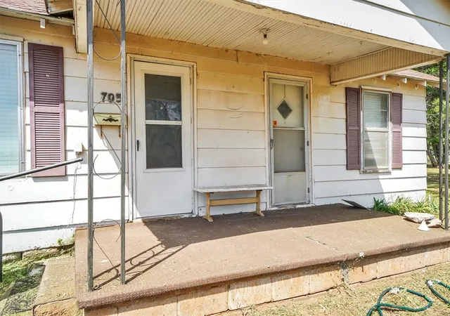 Photo 2 of Single family home for sale at 705 E Cleveland St, Mangum, OK 73554 | MLS# 1167663 | Listing updated on 2025-08-29