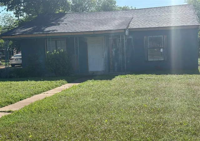 Photo 1 of Single family home for sale at 524 S 11th Street, Frederick, OK 73542 | MLS# 1168106 | Listing updated on 2025-08-05
