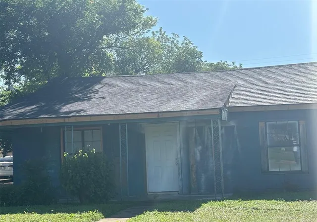 Photo 2 of Single family home for sale at 524 S 11th Street, Frederick, OK 73542 | MLS# 1168106 | Listing updated on 2025-08-05