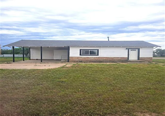 Homes for sale in Altus, OK | 700 W Elm St, Altus, OK 73521 | MLS# 1168249