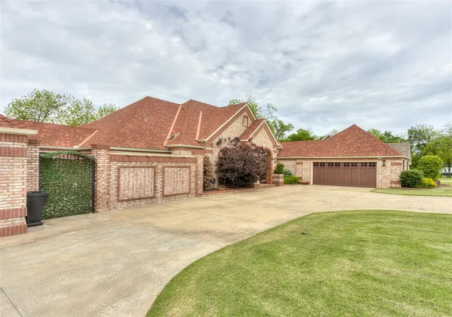 3rd image of 9408 S Caldwell Dr, Oklahoma City, OK 73130 | MLS# 1168415