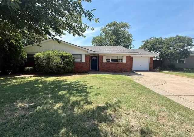 Photo 1 of Single family home for sale at 612 Vine St, Altus, OK 73521 | MLS# 1168423 | Listing updated on 2025-12-30