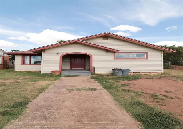 Homes for sale in Altus, OK | 808 N Lee St, Altus, OK 73521 | MLS# 1168626