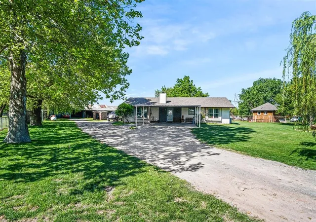 2nd image of 1115 Ne Foreman Rd, Yukon, OK 73099 | MLS# 1168699