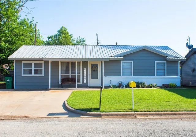 Photo 1 of Single family home for sale at 605 N Meandering St, Frederick, OK 73542 | MLS# 1169137 | Listing updated on 2025-09-23