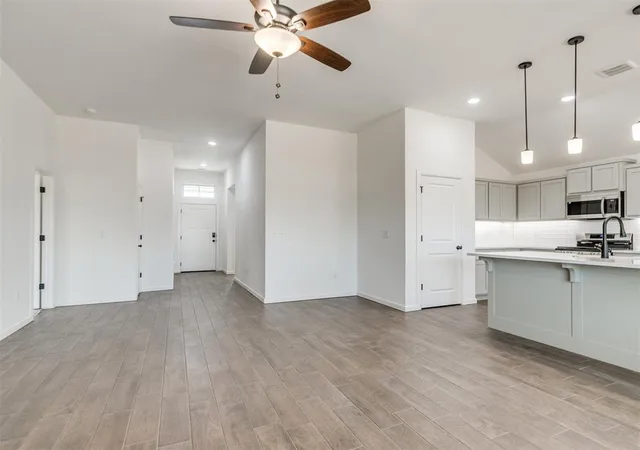 4th image of 959 Se 16Th Ter, Newcastle, OK 73065 | MLS# 1169363