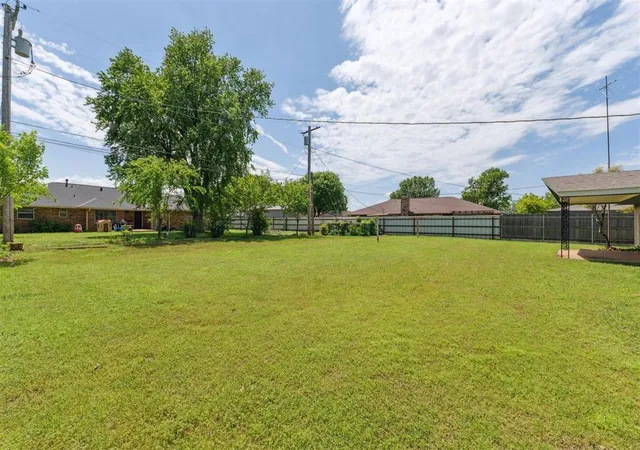 Photo 30 of Single family home for sale at 1009 Cherokee Pl, Lindsay, OK 73052 | MLS# 1169511 | Listing updated on 2025-10-13