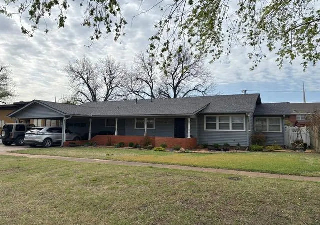 Photo 15 of Single family home for sale at 405 W Choctaw St, Lindsay, OK 73052 | MLS# 1169535 | Listing updated on 2025-09-25