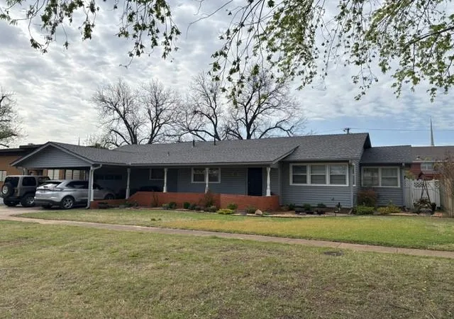 Photo 1 of Single family home for sale at 405 W Choctaw St, Lindsay, OK 73052 | MLS# 1169535 | Listing updated on 2025-09-25